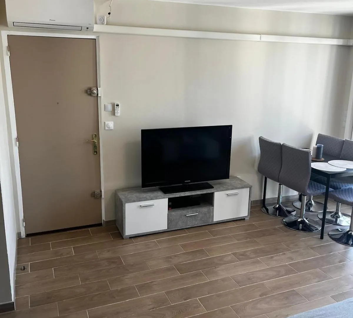 Appartement, Vue Sur L'Etang, Proche Aeroport. Vitrolles  0*, Vitrolles (Bouches-du-Rhone) Fransa