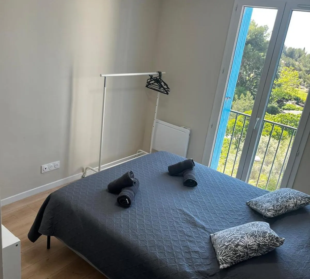 Daire Appartement, Vue Sur L'Etang, Proche Aeroport. Vitrolles